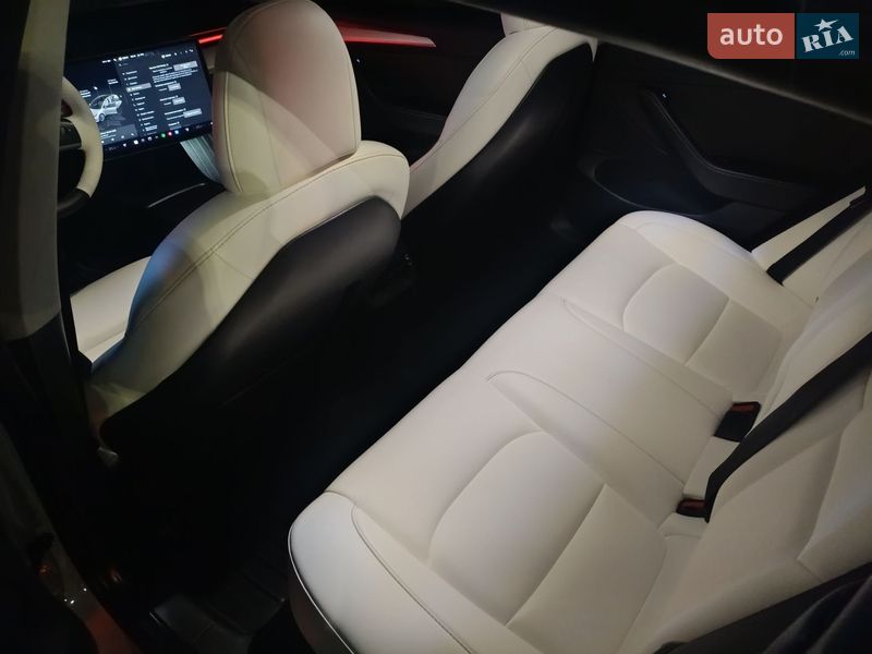 Седан Tesla Model 3 2022 в Кривому Розі
