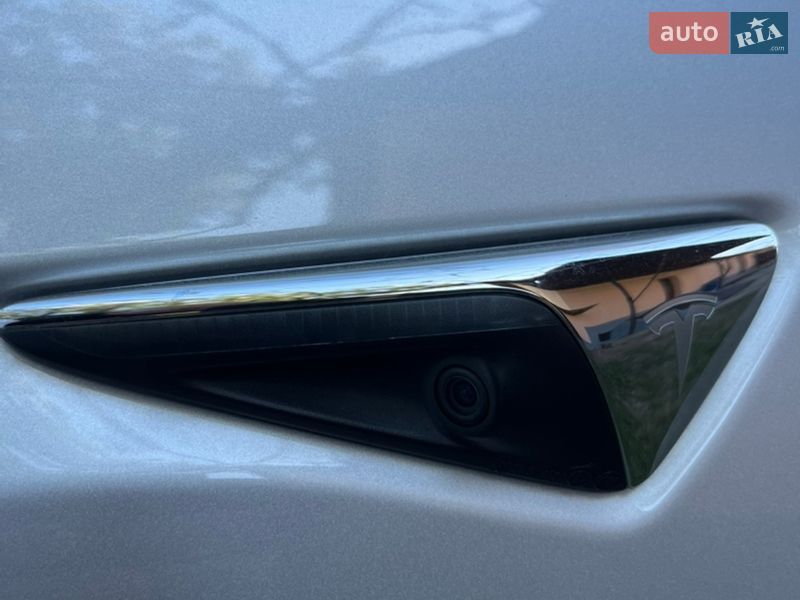 Седан Tesla Model 3 2018 в Ужгороді