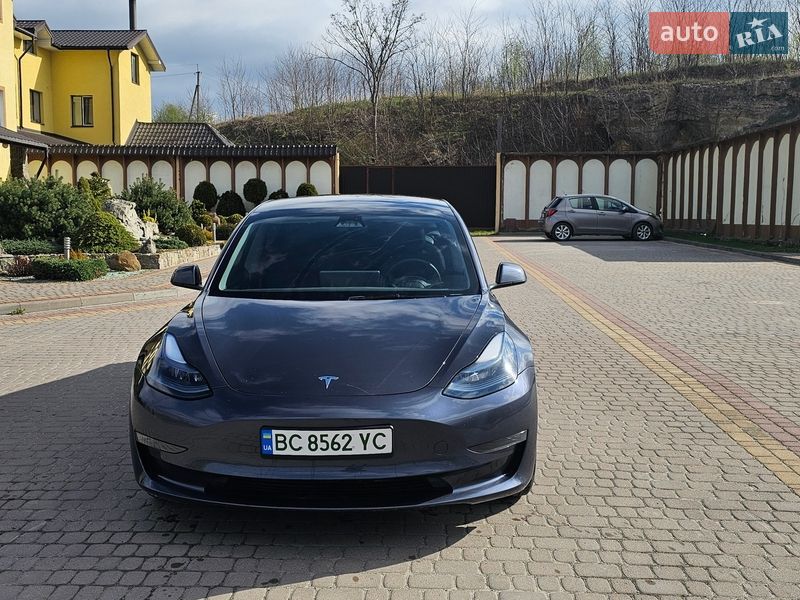 Седан Tesla Model 3 2023 в Львові