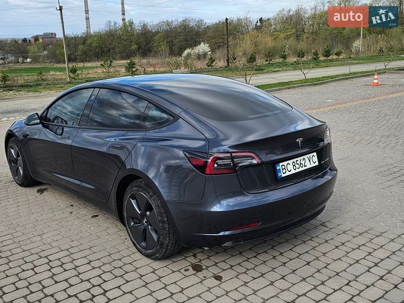 Седан Tesla Model 3 2023 в Львові
