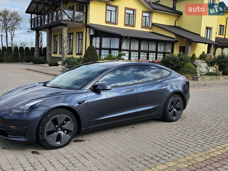 Седан Tesla Model 3 2023 в Львові