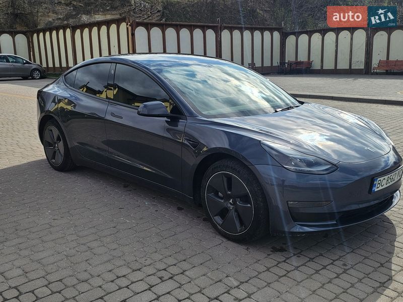 Седан Tesla Model 3 2023 в Львові