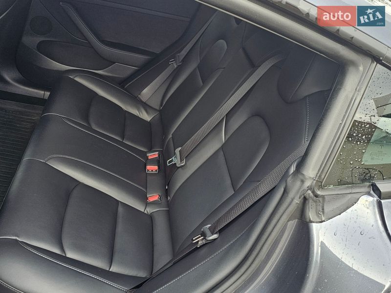 Седан Tesla Model 3 2023 в Львові