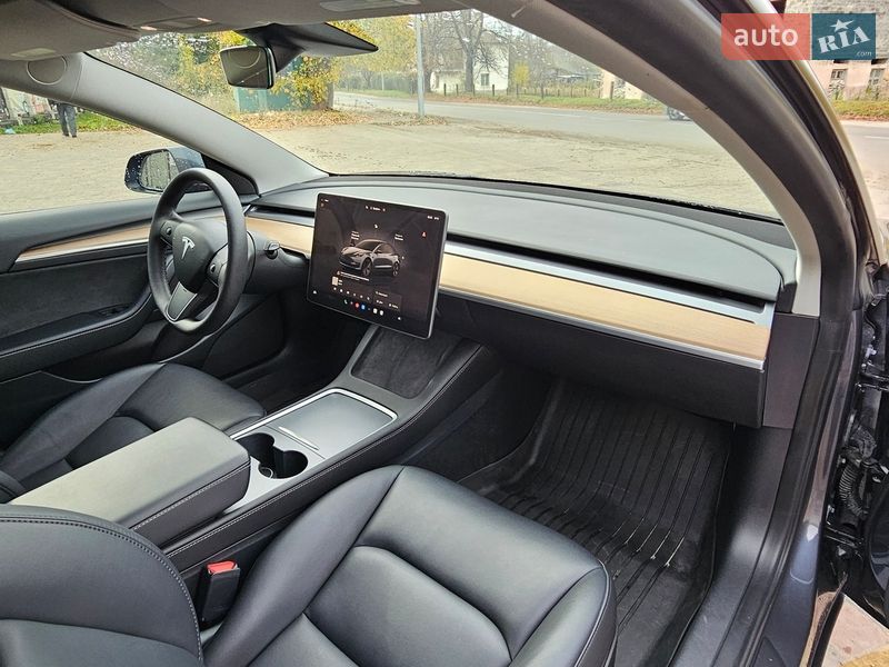 Седан Tesla Model 3 2023 в Львові