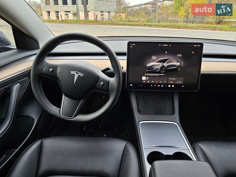 Седан Tesla Model 3 2023 в Львові