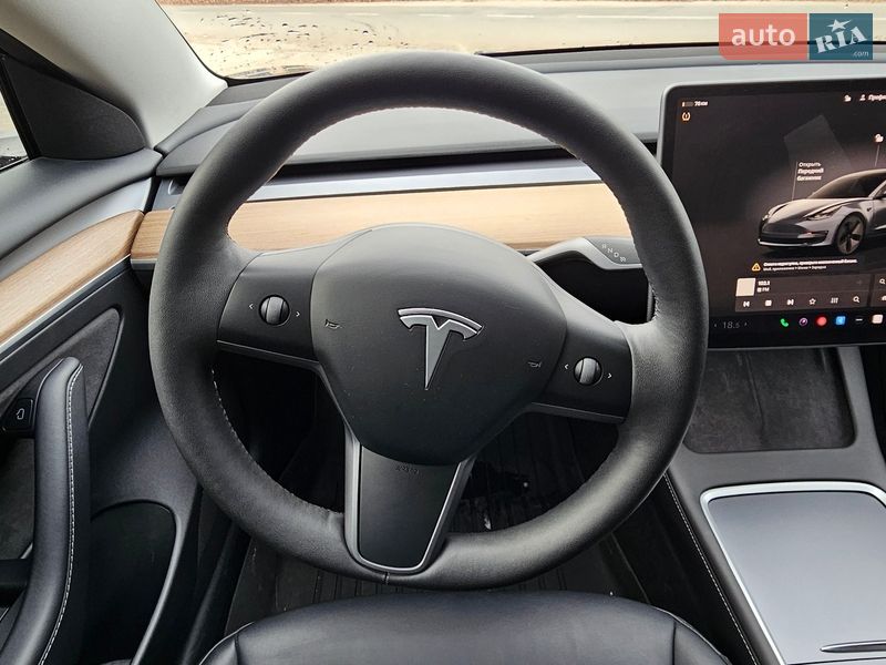 Седан Tesla Model 3 2023 в Львові