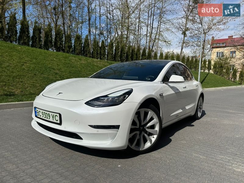 Седан Tesla Model 3 2019 в Львові