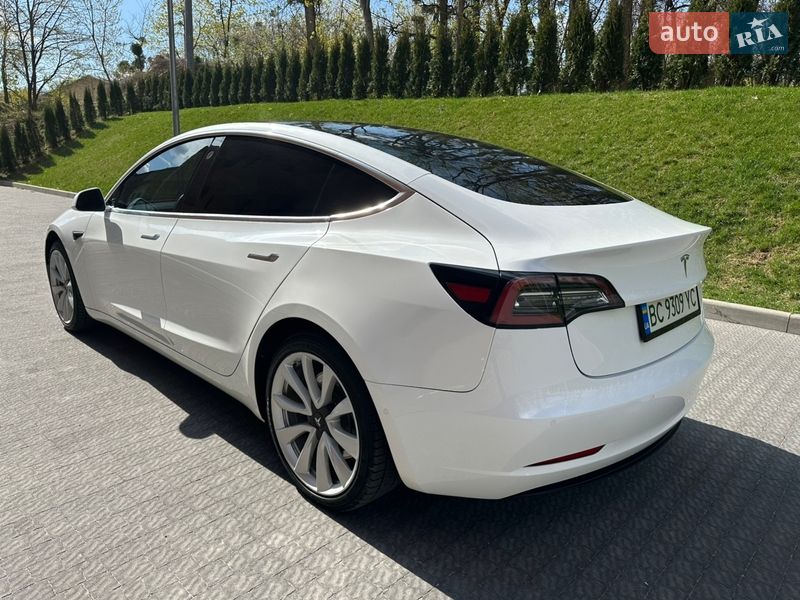 Седан Tesla Model 3 2019 в Львові