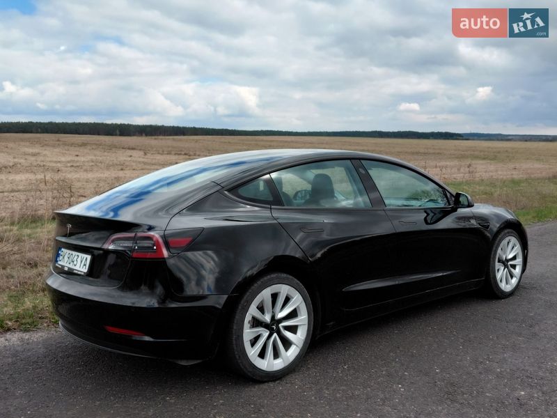Седан Tesla Model 3 2022 в Вараші