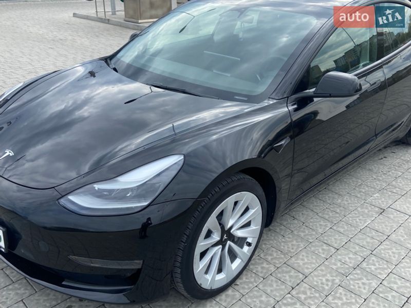 Седан Tesla Model 3 2022 в Львове