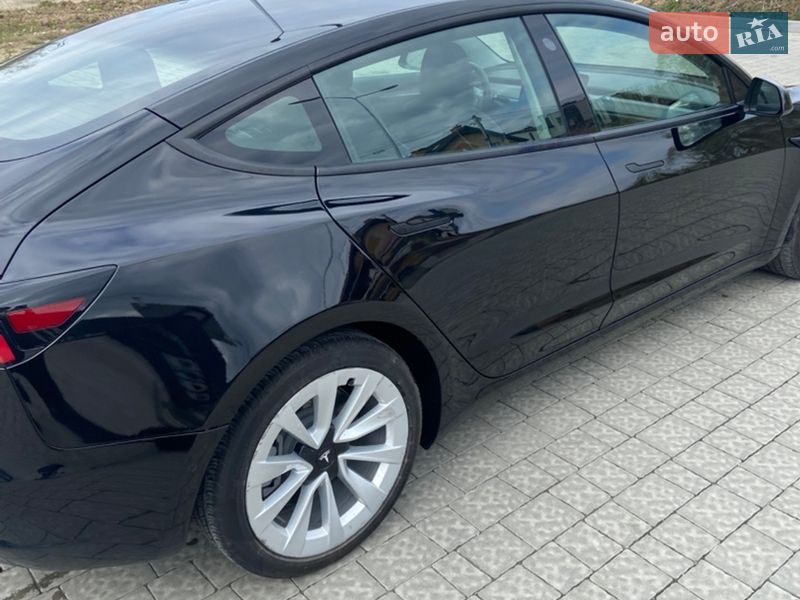 Седан Tesla Model 3 2022 в Львове