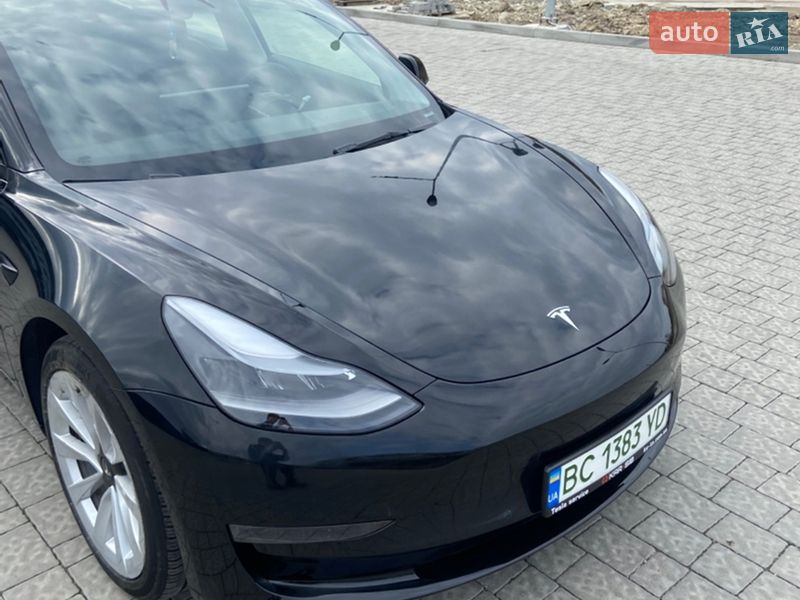 Седан Tesla Model 3 2022 в Львове