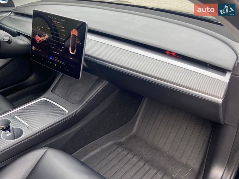 Седан Tesla Model 3 2022 в Львове
