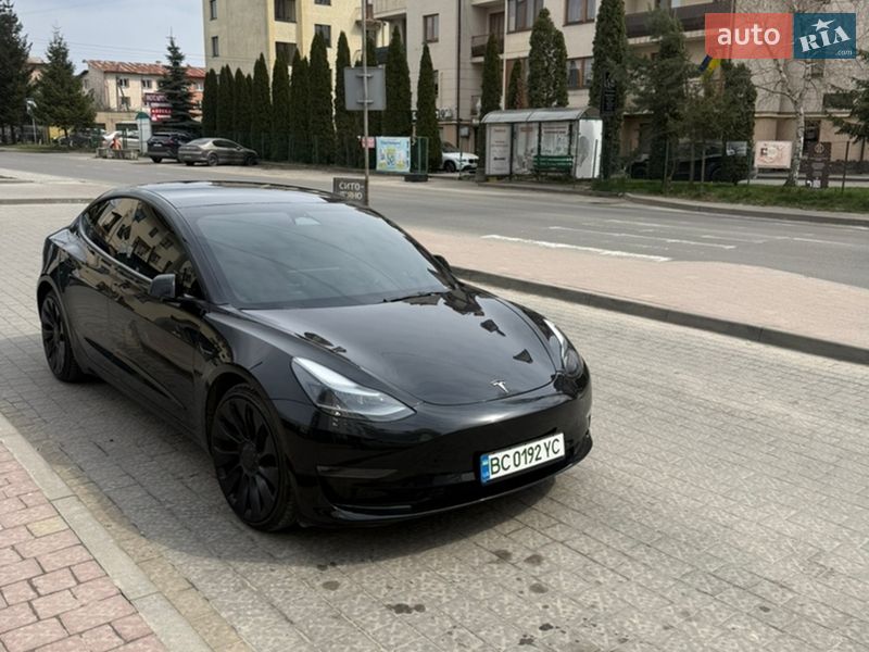 Седан Tesla Model 3 2023 в Львове