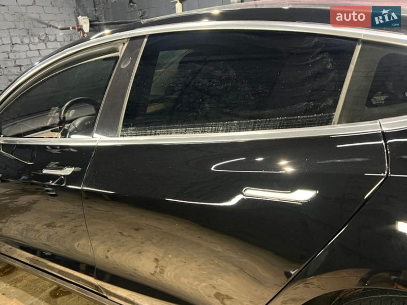 Седан Tesla Model 3 2019 в Овручі