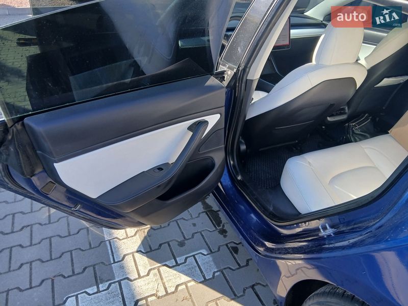 Седан Tesla Model 3 2020 в Житомирі