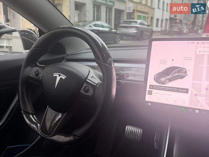 Седан Tesla Model 3 2018 в Києві