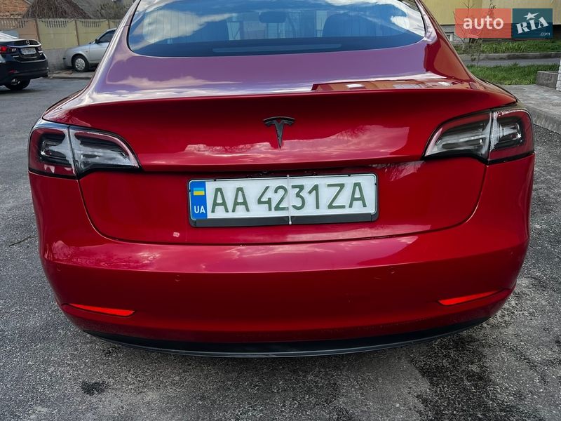 Седан Tesla Model 3 2018 в Києві