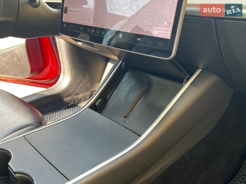 Седан Tesla Model 3 2018 в Києві