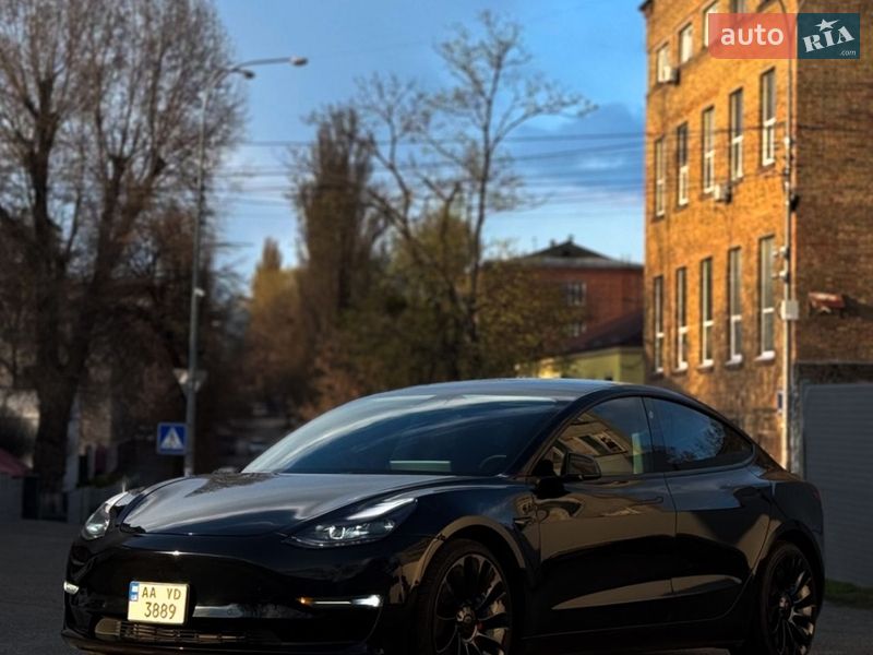 Седан Tesla Model 3 2021 в Киеве