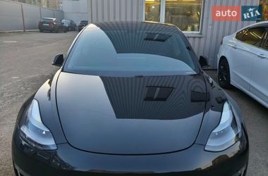 Седан Tesla Model 3 2021 в Киеве