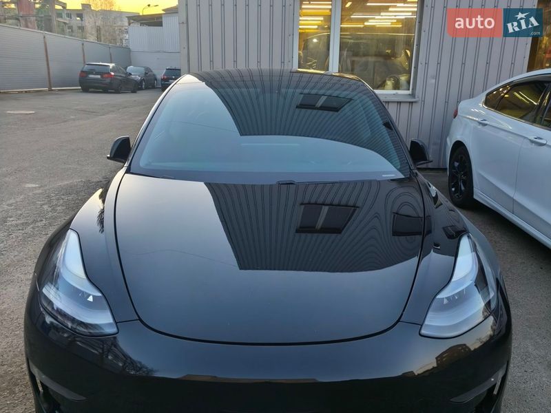 Седан Tesla Model 3 2021 в Киеве