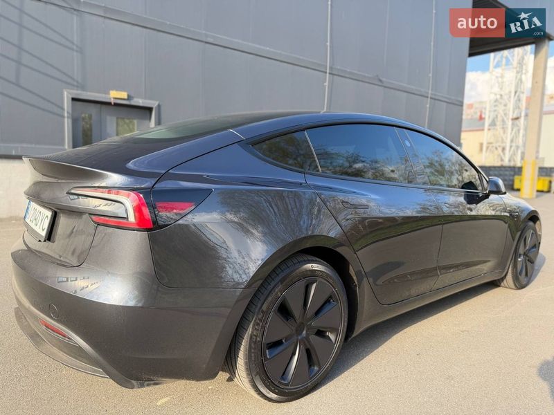 Седан Tesla Model 3 2024 в Киеве