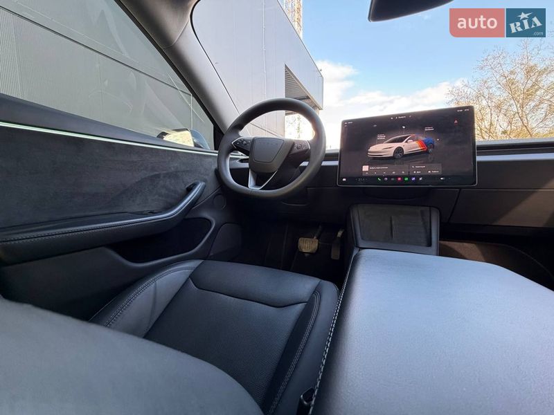 Седан Tesla Model 3 2024 в Киеве