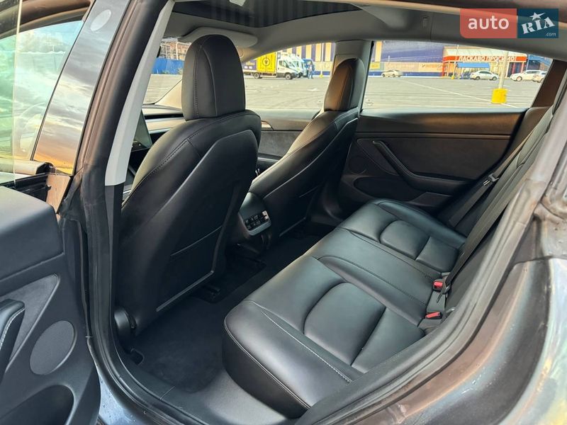 Седан Tesla Model 3 2022 в Рівному