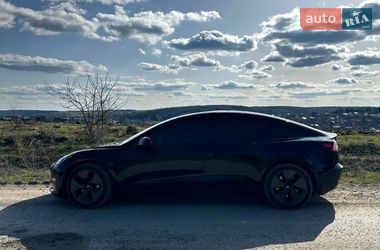 Седан Tesla Model 3 2022 в Монастириській