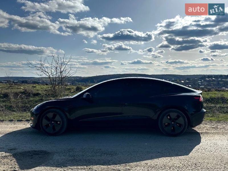 Седан Tesla Model 3 2022 в Монастириській