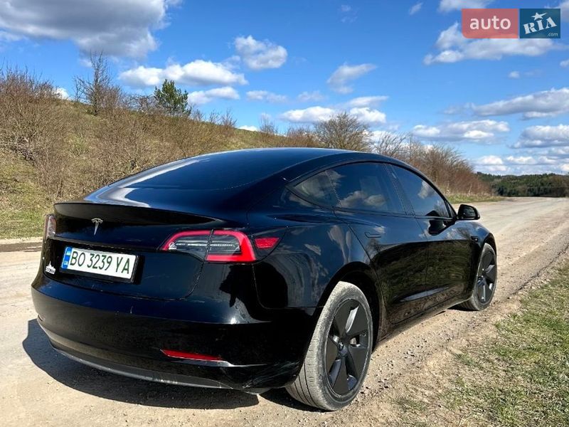 Седан Tesla Model 3 2022 в Монастириській
