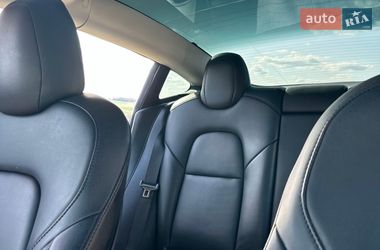 Седан Tesla Model 3 2022 в Монастириській