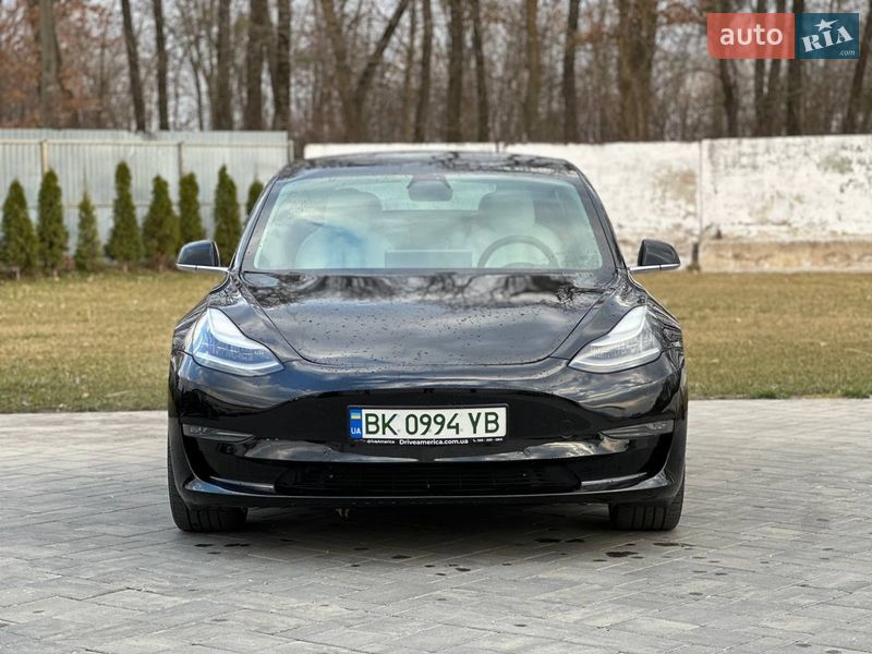 Седан Tesla Model 3 2018 в Луцке