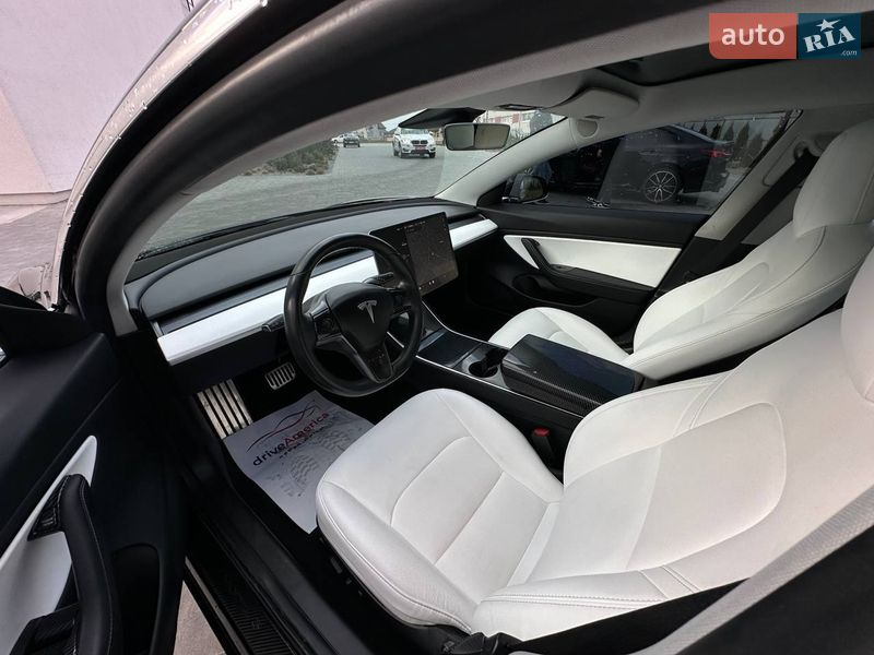 Седан Tesla Model 3 2018 в Луцке
