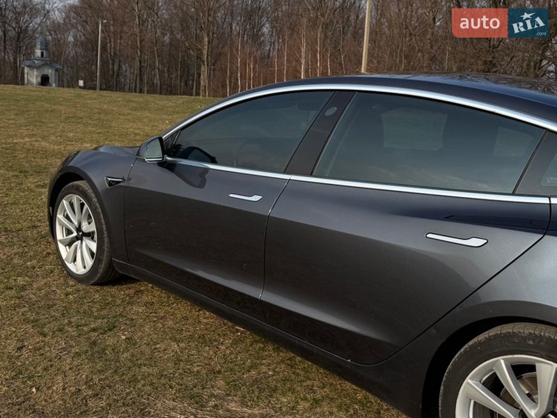 Седан Tesla Model 3 2019 в Долине