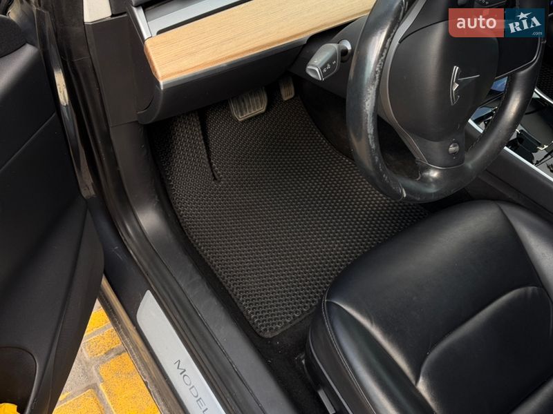 Седан Tesla Model 3 2019 в Долине