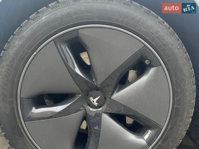 Седан Tesla Model 3 2021 в Киеве