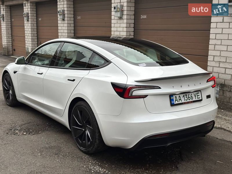 Седан Tesla Model 3 2025 в Києві