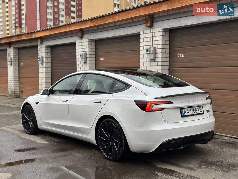 Седан Tesla Model 3 2025 в Києві