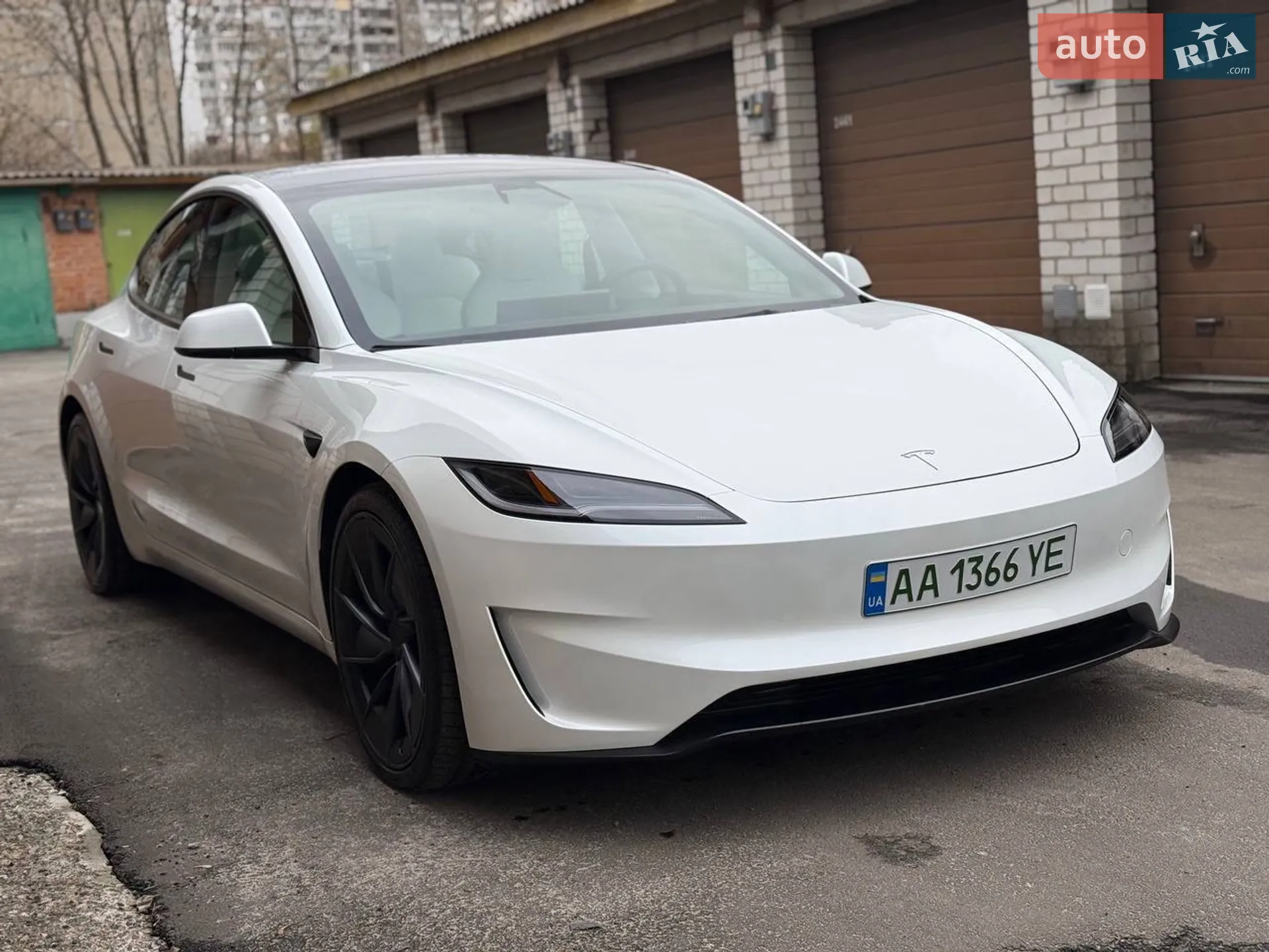 2025 Tesla Model 3 - фото 1