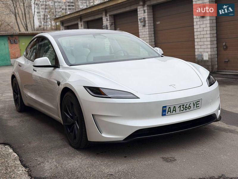 Седан Tesla Model 3 2025 в Києві