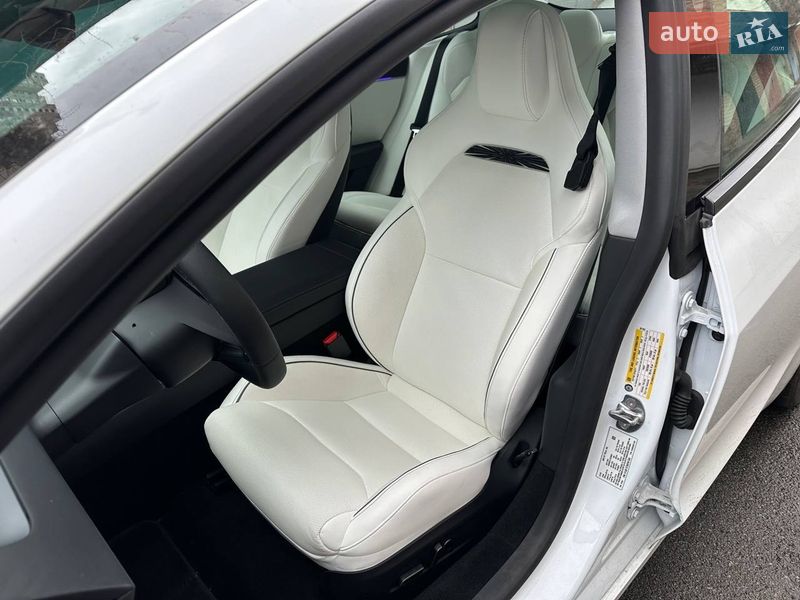 Седан Tesla Model 3 2025 в Києві