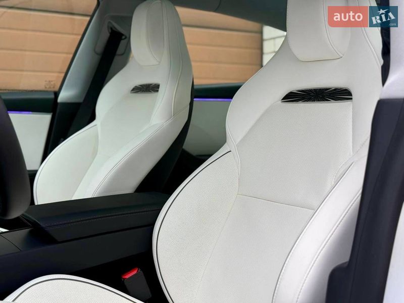 Седан Tesla Model 3 2025 в Києві