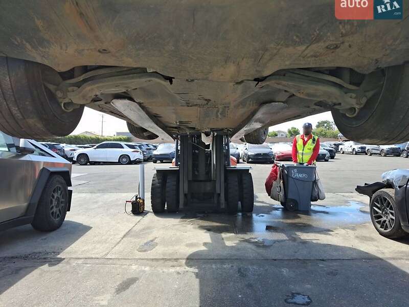 Седан Tesla Model 3 2021 в Киеве