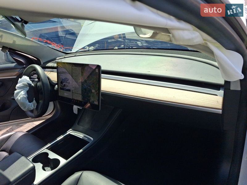 Седан Tesla Model 3 2021 в Киеве