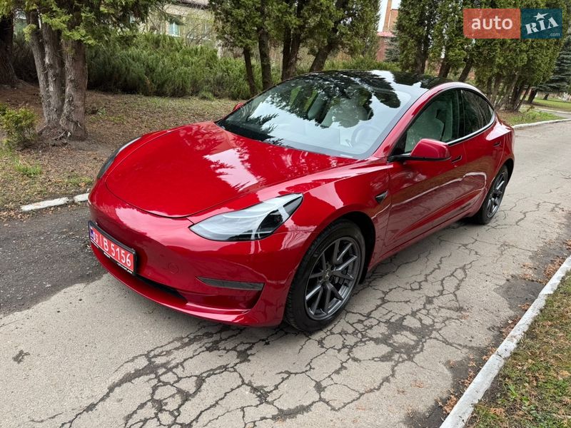 Седан Tesla Model 3 2021 в Ровно