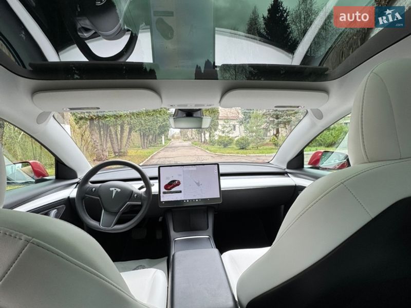 Седан Tesla Model 3 2021 в Ровно