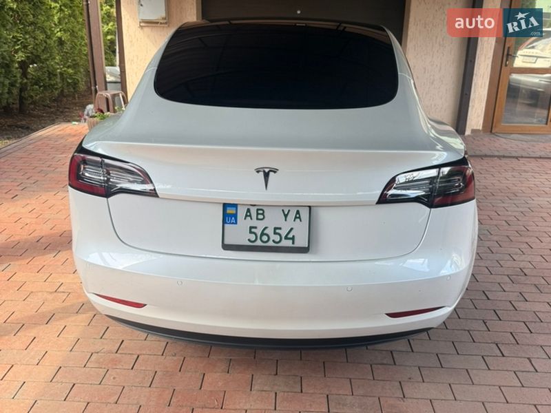 Седан Tesla Model 3 2021 в Виннице