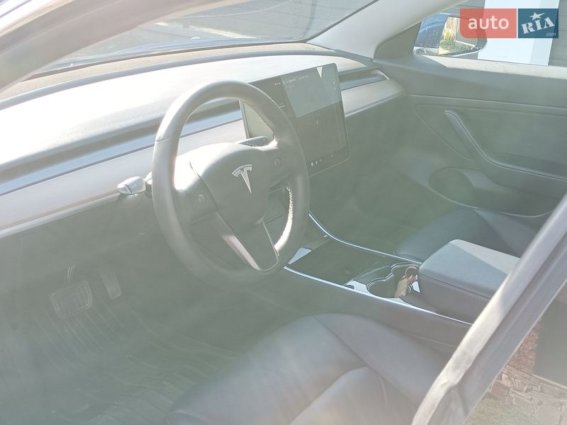 Седан Tesla Model 3 2019 в Киеве